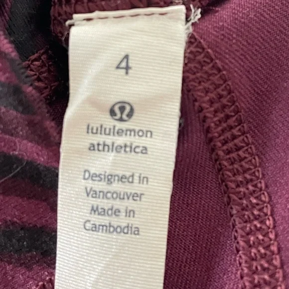 Lululemon Athletica purple and black geometric pattern Leggings, size 4 - Picture 2 of 5